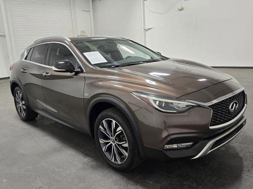 2017 INFINITI QX30 Premium