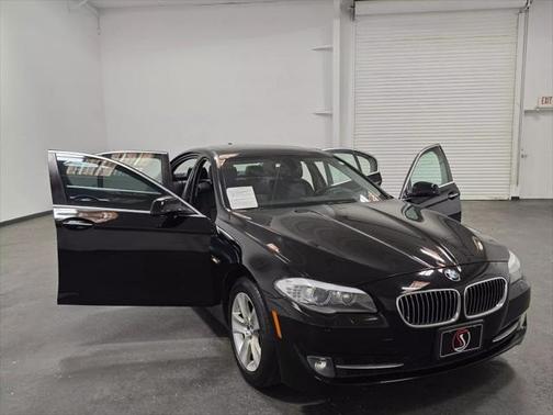 2013 BMW 528 528i Sedan 4D