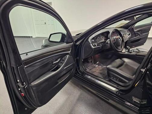 2013 BMW 528 528i Sedan 4D