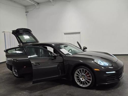 2015 Porsche Panamera 4