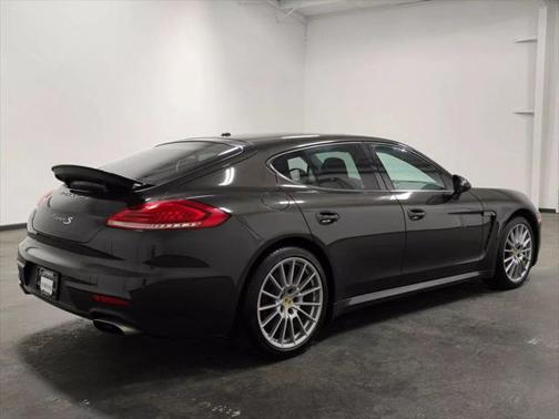 2015 Porsche Panamera 4