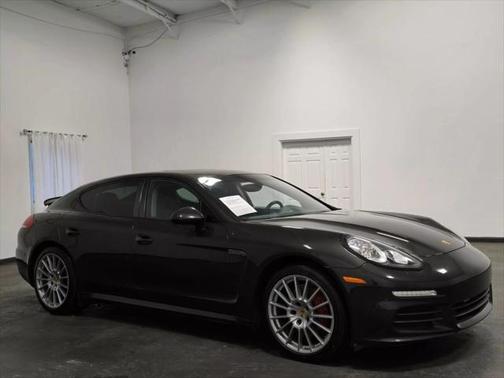 2015 Porsche Panamera 4