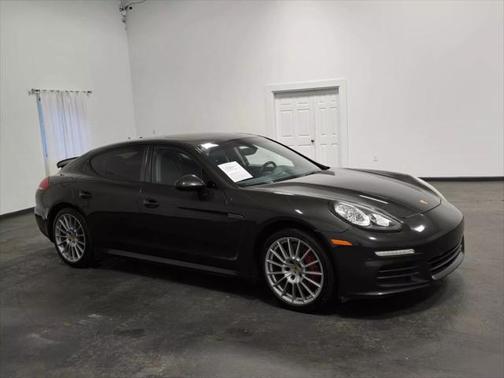 2015 Porsche Panamera 4