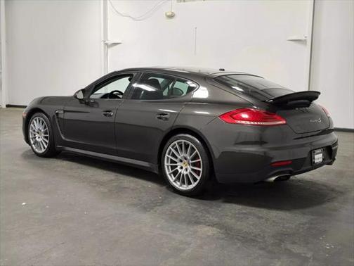 2015 Porsche Panamera 4