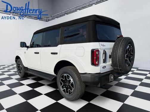 Oxford White 2026 Ford Bronco Outer Banks