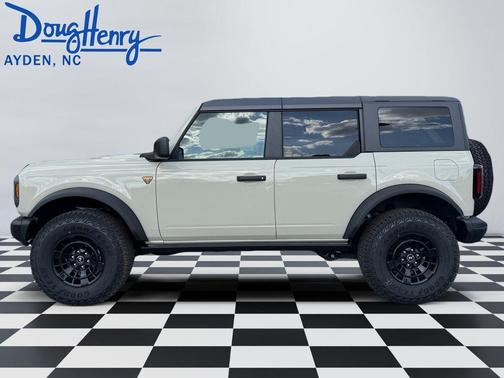 Desert Sand 2026 Ford Bronco Badlands