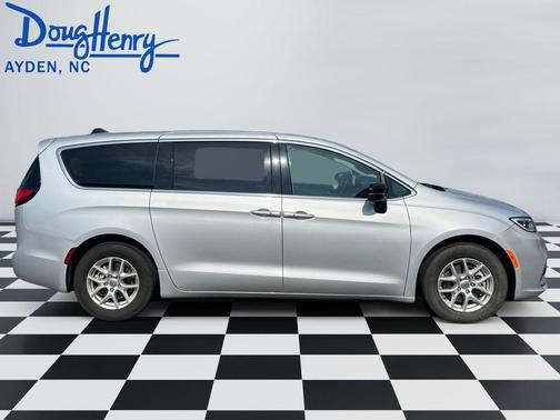 Silver Mist Clearcoat 2024 Chrysler Pacifica Touring-L