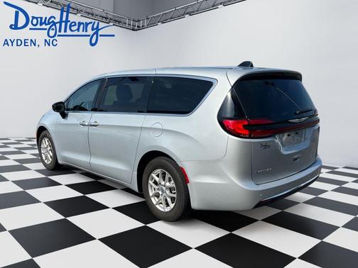 Silver Mist Clearcoat 2024 Chrysler Pacifica Touring-L
