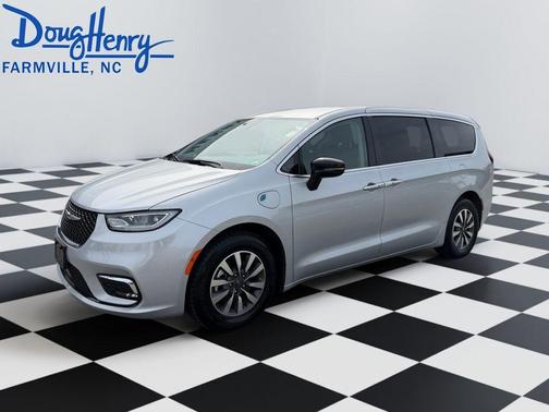 Silver Mist Clearcoat 2024 Chrysler Pacifica Hybrid Select