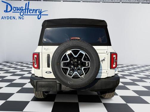 Oxford White 2026 Ford Bronco Outer Banks