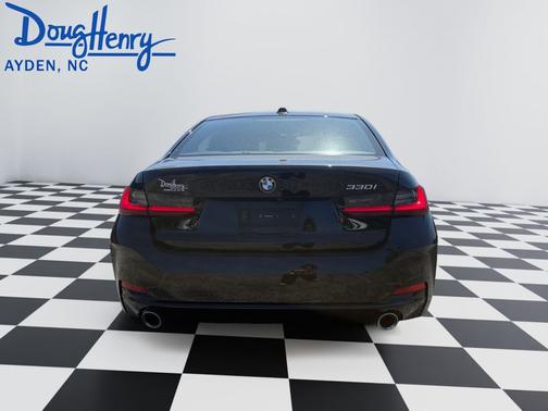 Jet Black 2025 BMW 330 330i