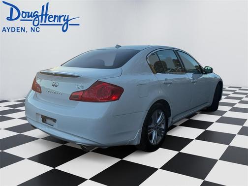 2015 INFINITI Q40 Base