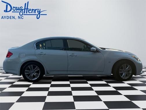 2015 INFINITI Q40 Base