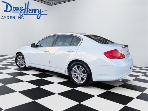 2015 INFINITI Q40 Base