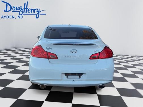 2015 INFINITI Q40 Base