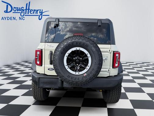 Desert Sand 2026 Ford Bronco Outer Banks