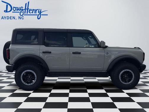 Desert Sand 2026 Ford Bronco Outer Banks