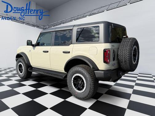 Desert Sand 2026 Ford Bronco Outer Banks