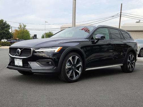 2024 Volvo V60 Cross Country B5 Ultimate