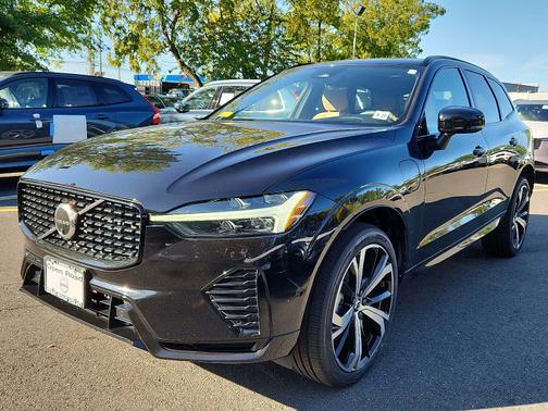 2023 Volvo XC60 Recharge Plug-In Hybrid Ultimate Dark