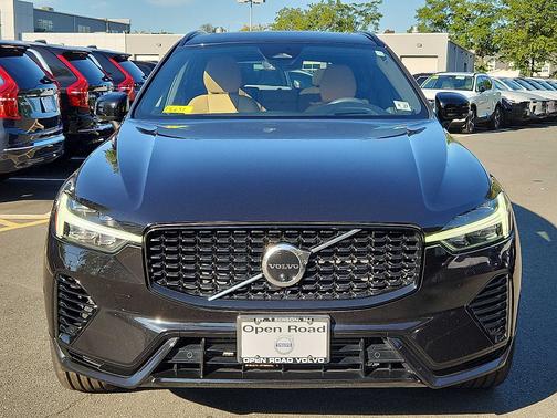 2023 Volvo XC60 Recharge Plug-In Hybrid Ultimate Dark