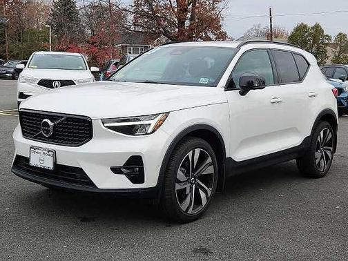 2023 Volvo XC40 Plus