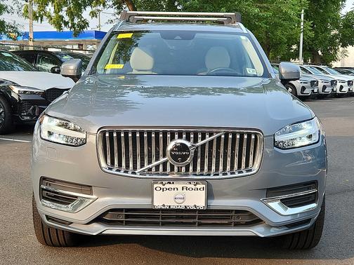 2022 Volvo XC90 Recharge Plug-In Hybrid eAWD Inscription 6 Seater