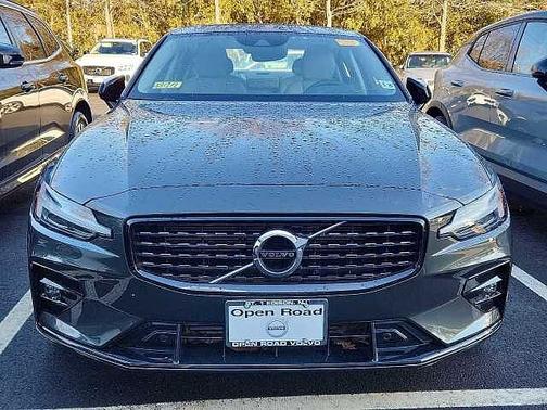 2021 Volvo S60 T5 Momentum