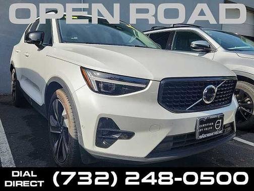 Crystal White 2023 Volvo XC40 B5 AWD Ultimate Dark