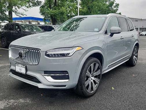 Vapour Grey 2025 Volvo XC90 Plus