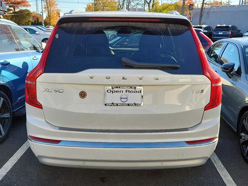 2022 Volvo XC90 T6 AWD Inscription 6 Seater