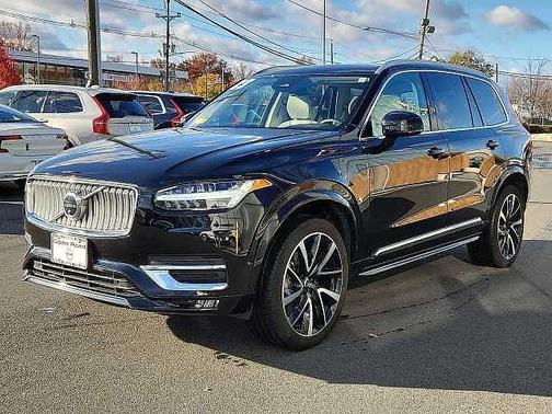2023 Volvo XC90 Plus