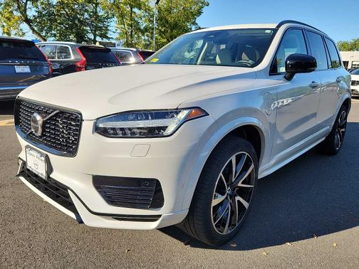 2023 Volvo XC90 Recharge Plug-In Hybrid Plus Dark 7-Seater