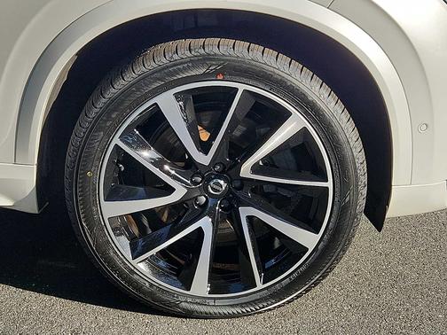 2023 Volvo XC90 Recharge Plug-In Hybrid Plus Dark 7-Seater