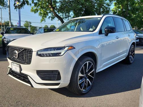 2023 Volvo XC90 Recharge Plug-In Hybrid Plus Dark 7-Seater