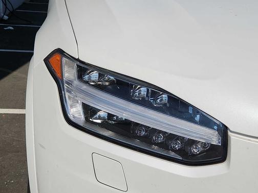 2023 Volvo XC90 Recharge Plug-In Hybrid Plus Dark 7-Seater