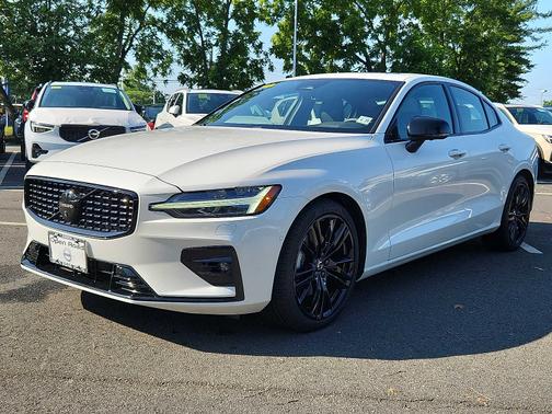 2024 Volvo S60 B5 Plus Black Edition