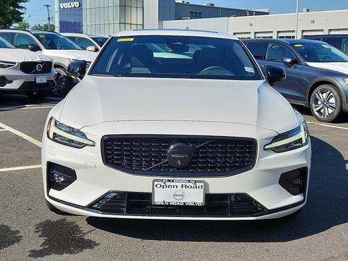 2024 Volvo S60 B5 Plus Black Edition