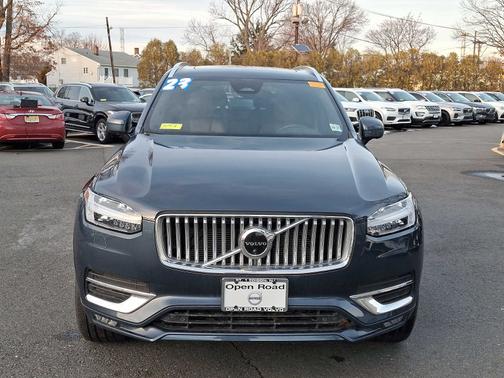 2023 Volvo XC90 B6 AWD Plus 7-Seater