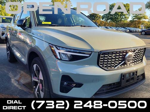 2024 Volvo XC40 B5 Plus Dark