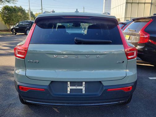 2024 Volvo XC40 B5 Plus Dark