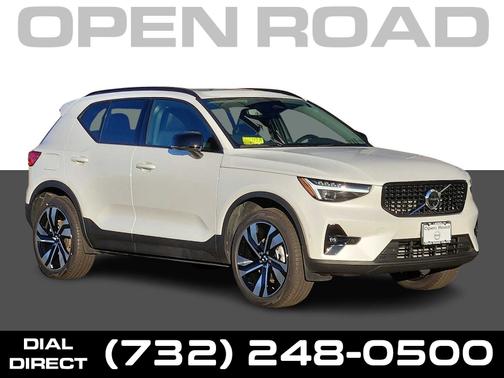2024 Volvo XC40 B5 Ultimate Dark