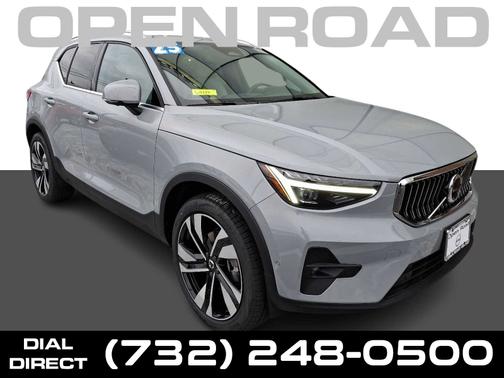 2025 Volvo XC40 B5 Plus Bright Theme