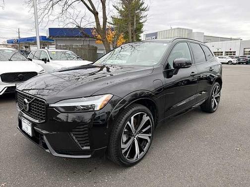 2024 Volvo XC60 T8 Ultimate Dark
