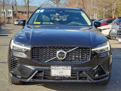 2024 Volvo XC60 T8 Ultimate Dark