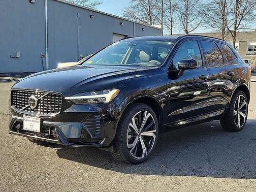2024 Volvo XC60 T8 Ultimate Dark
