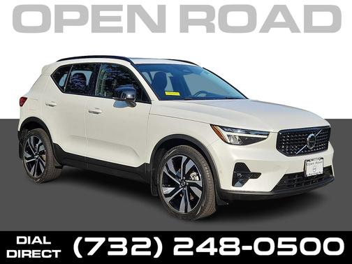 2023 Volvo XC40 B5 AWD Plus Dark