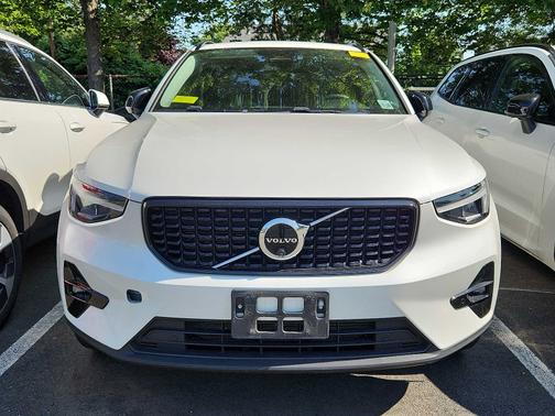 2023 Volvo XC40 B5 AWD Plus Dark