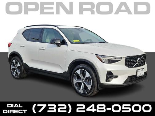 2023 Volvo XC40 B5 AWD Plus Dark