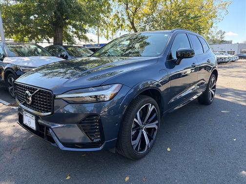 2024 Volvo XC60 Recharge Plug-In Hybrid T8 Ultimate Dark